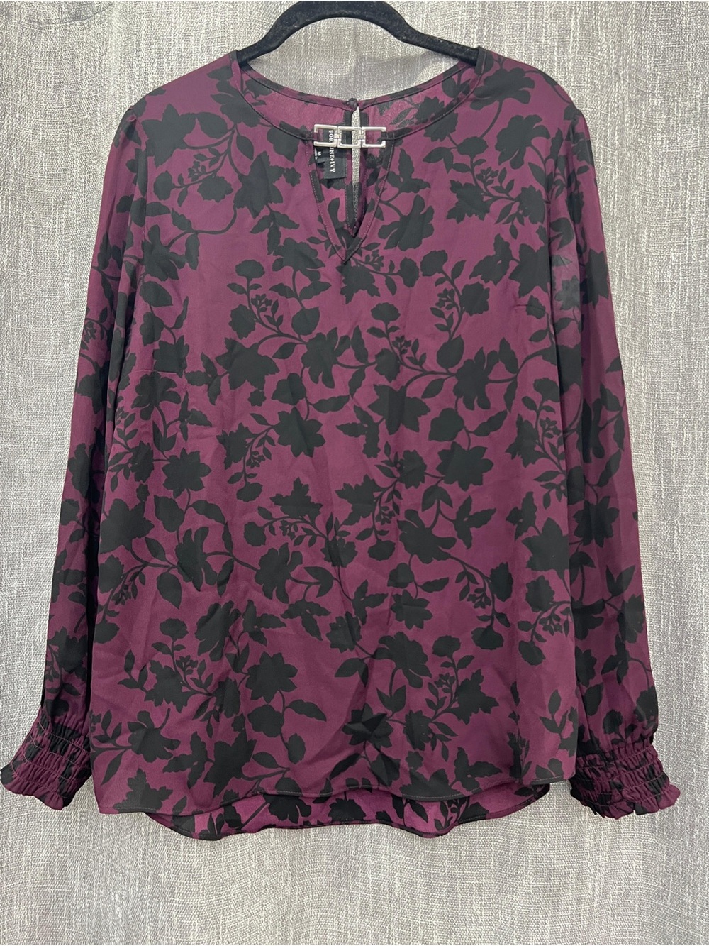 Women's Plum Floral Print V-Neck Blouse with Smocked Cuffs